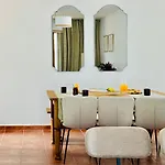 Canaryislandshost I White Villa Teguise (Lanzarote)
