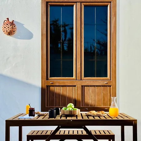 Canaryislandshost I White Villa