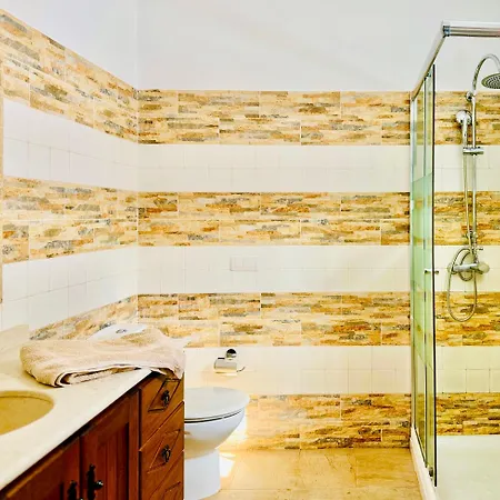 Canaryislandshost I White Villa