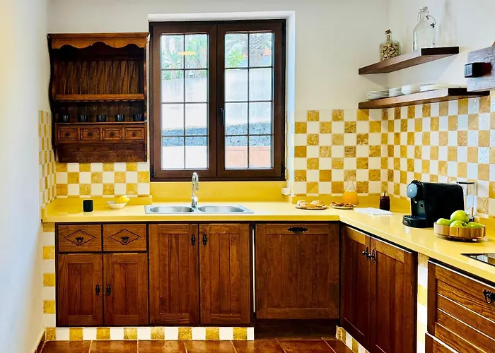 Canaryislandshost I White *