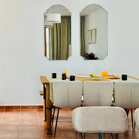 Canaryislandshost I White Vila Teguise (Lanzarote)